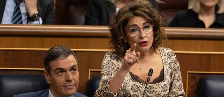 Montero afirma que prefiere «50.000 veces» unos Presupuestos de Sánchez prorrogados a unos del PP