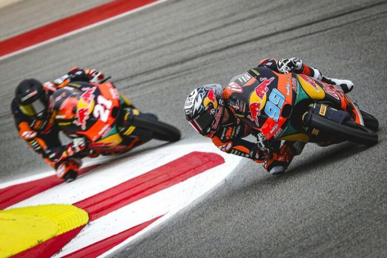 Manu González y José Antonio Rueda estrenan pole con récord en Moto2 y Moto3