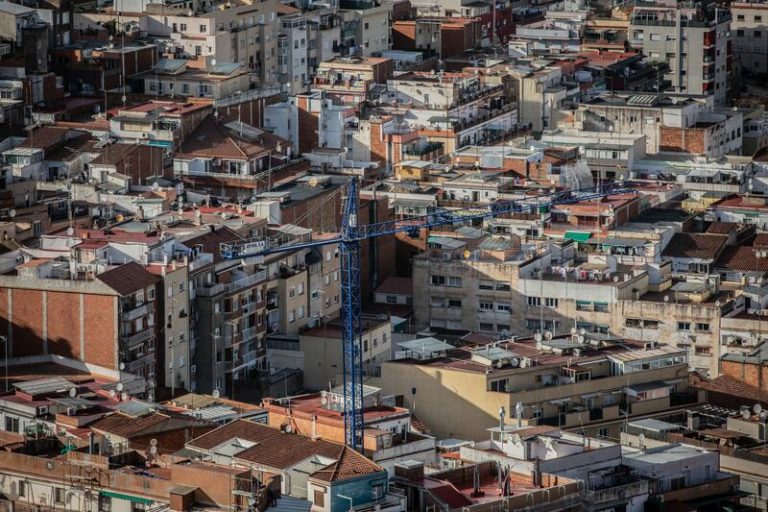 Los interesados en comprar o alquilar viviendas en municipios de menos de 5.000 habitantes baja al 4,7%