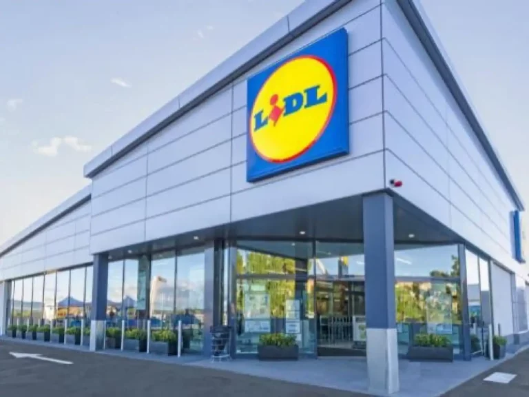 No es de IKEA, es de Lidl y es cómodo e imprescindible para tu salón