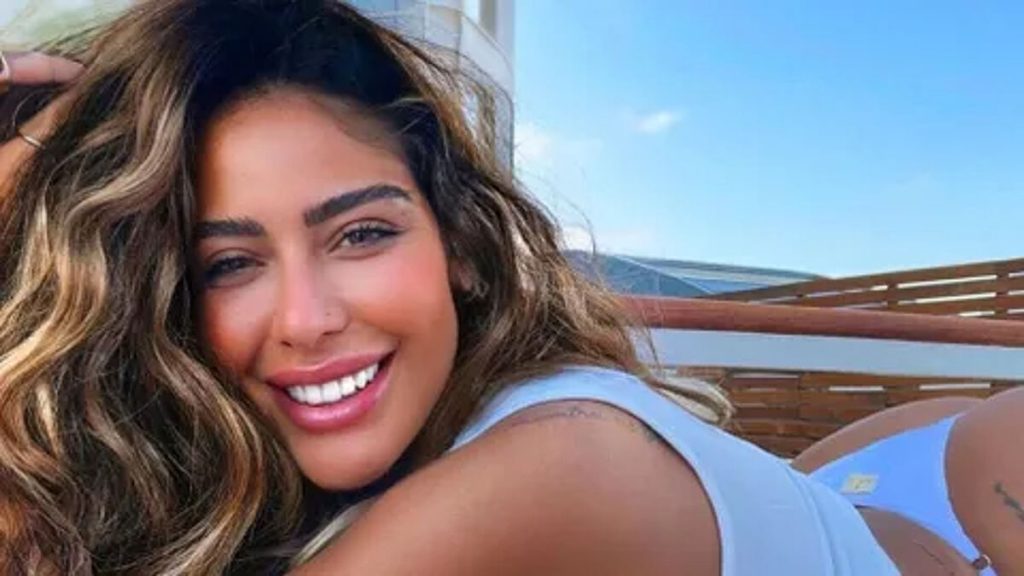 Así Es Rafaella Santos