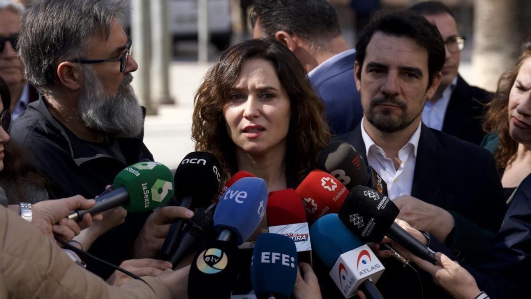 Telecinco rescata un programa que tenía abandonado aprovechando la polémica de Ayuso y su pareja