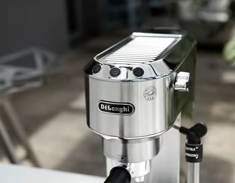 Con 1300 W de potencia y la capacidad de preparar hasta 2 tazas a la vez