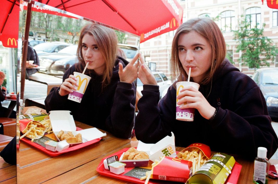 Comer gratis en McDonald's es posible haciendo este truco, pero ten cuidado