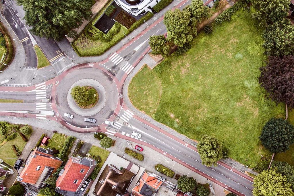 El Debate Sobre Los Carriles En Las Rotondas: ¿Cuál Es El Más Adecuado Para Cada Situación?