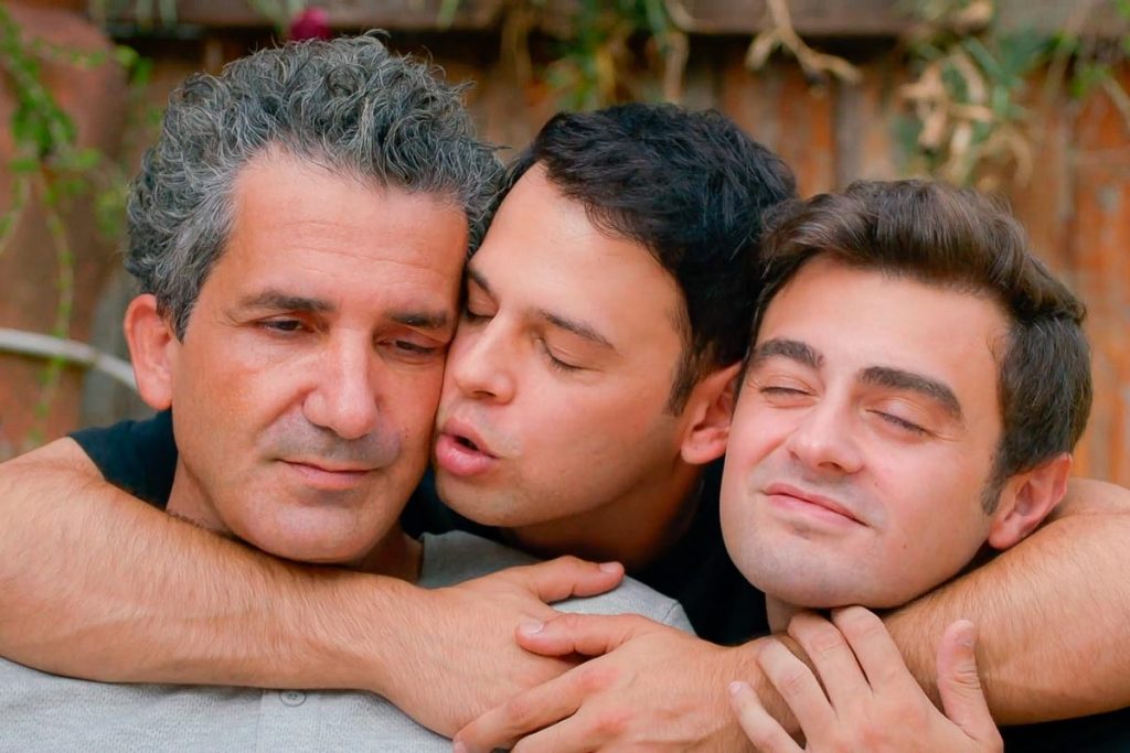 'Hermanos': Le Hacen La Vida Imposible A Los Eren