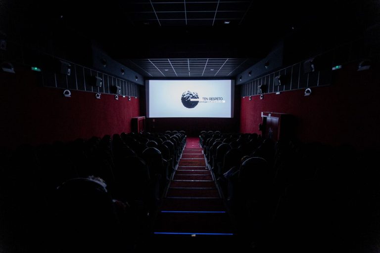 Los cines no alcanzaron los resultados de 2019, pero 2023 volvió a marcar una mejora en la taquilla pospandémica
