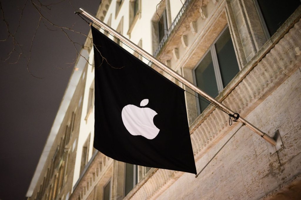 Spotify Celebra Su Victoria Contra Apple En Bruselas 1 Europapress 5788592 Filed 19 December 2023 Lower Saxony Hanover Flag With The Apple Logo Hangs