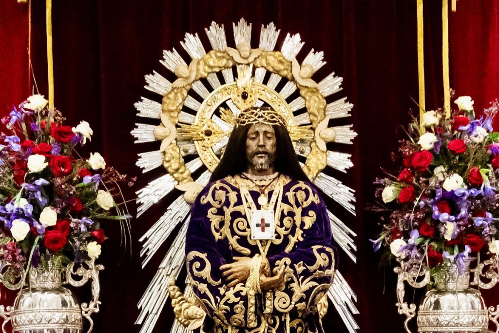 Vista De La Basílica Durante El Tradicional Besapiés De Jesús De Medinaceli, En La Basílica De Jesús De Medinaceli, A 1 De Marzo De 2024, En Madrid (España). Como Manda La Tradición, El Primer Viernes Del Mes De Marzo, Se Venera Y Da Culto Al Cristo De Medinaceli Durante 24 Horas. La Iglesia Abre Sus Puertas A Las 00.00 Horas Hoy Hasta Las 00:00 Horas De Este Sábado, 2 De Marzo. El Besapiés Del Cristo De Medinaceli Comenzó A Convertirse En Tradición, Una Vez Que La Imagen Permaneció En La Basílica De Nuestro Padre Jesús De Medinaceli, A Partir Del Año 1939.