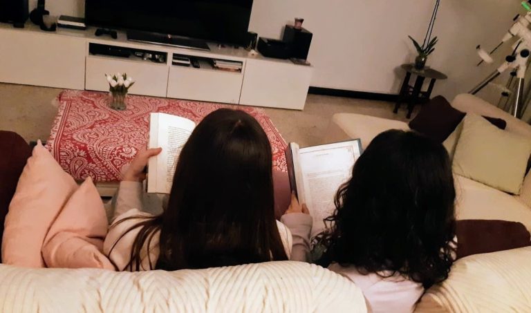 Adolescentes ante el 8M: «En los colegios apenas se conoce el 8 de marzo, habría que hablar más de igualdad»