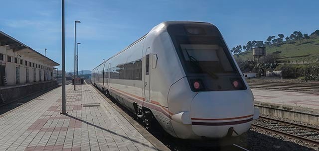 Europapress 5824786 Tren Estacion Renfe Caceres 1