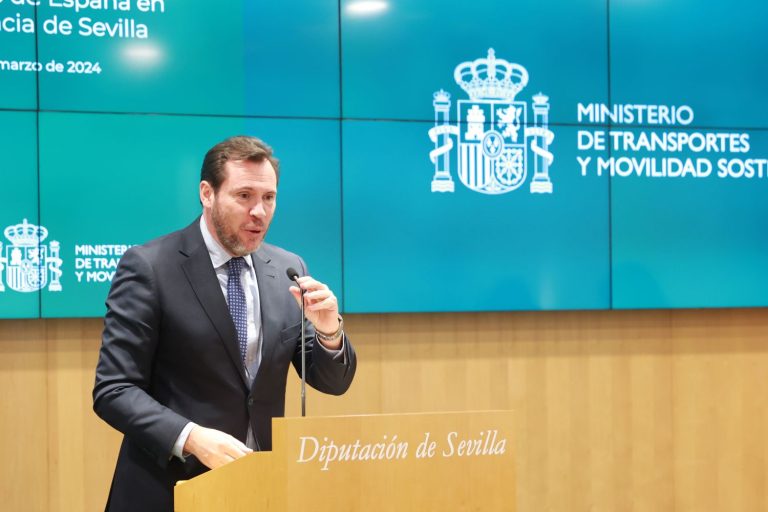 Óscar Puente duda del último informe de ADIF sobre el coste del tren a Burgos