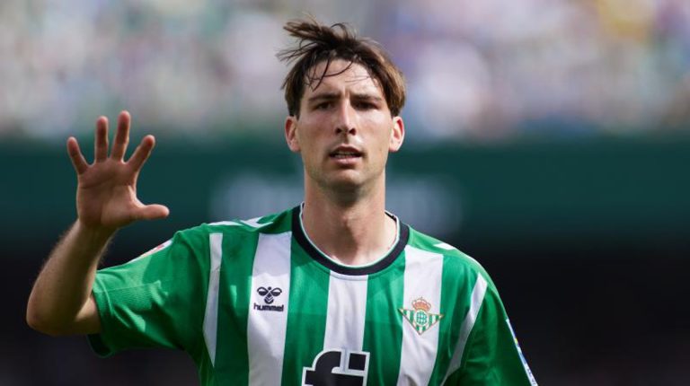 El relevo de Miranda en el Betis puede llegar del PSG