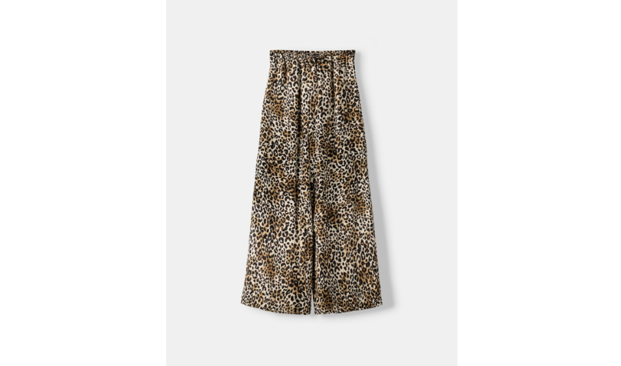 Ficha estos pantalones animal print de Bershka para un estilo salvaje al mejor precio