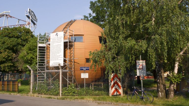 ¡Insólito! Descubre el ‘País’ de 8 metros en Viena: Una historia de ensueño y locura