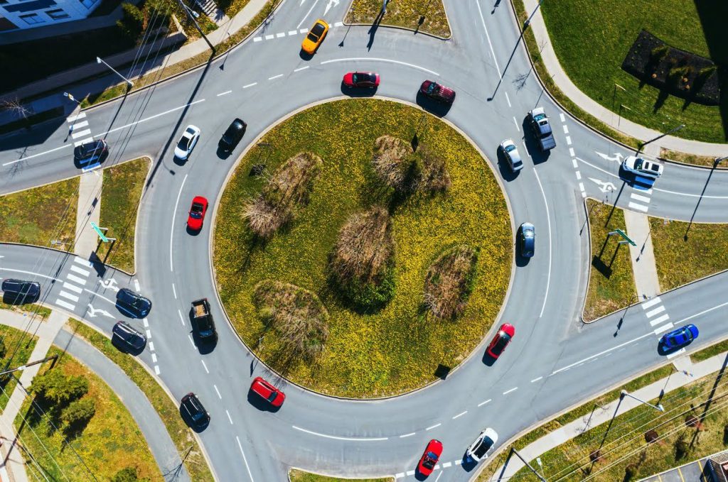 La Pregunta Del Millón: ¿Está Permitido Salir De La Glorieta Desde Los Carriles Interiores?
