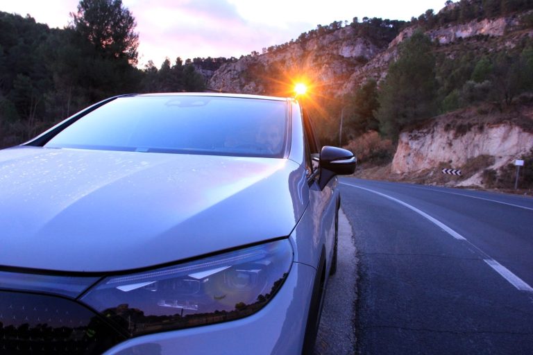 Revolución en la seguridad vial con las luces de emergencia homologadas y conectadas con la DGT 3.0