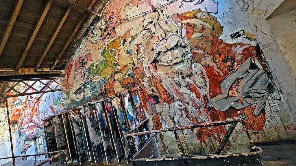 Neomudéjar: Descubre El Misterioso Arte Que Parece Abrir Portales A Otras Dimensiones 2 El Debate: Arte O Portal Dimensional