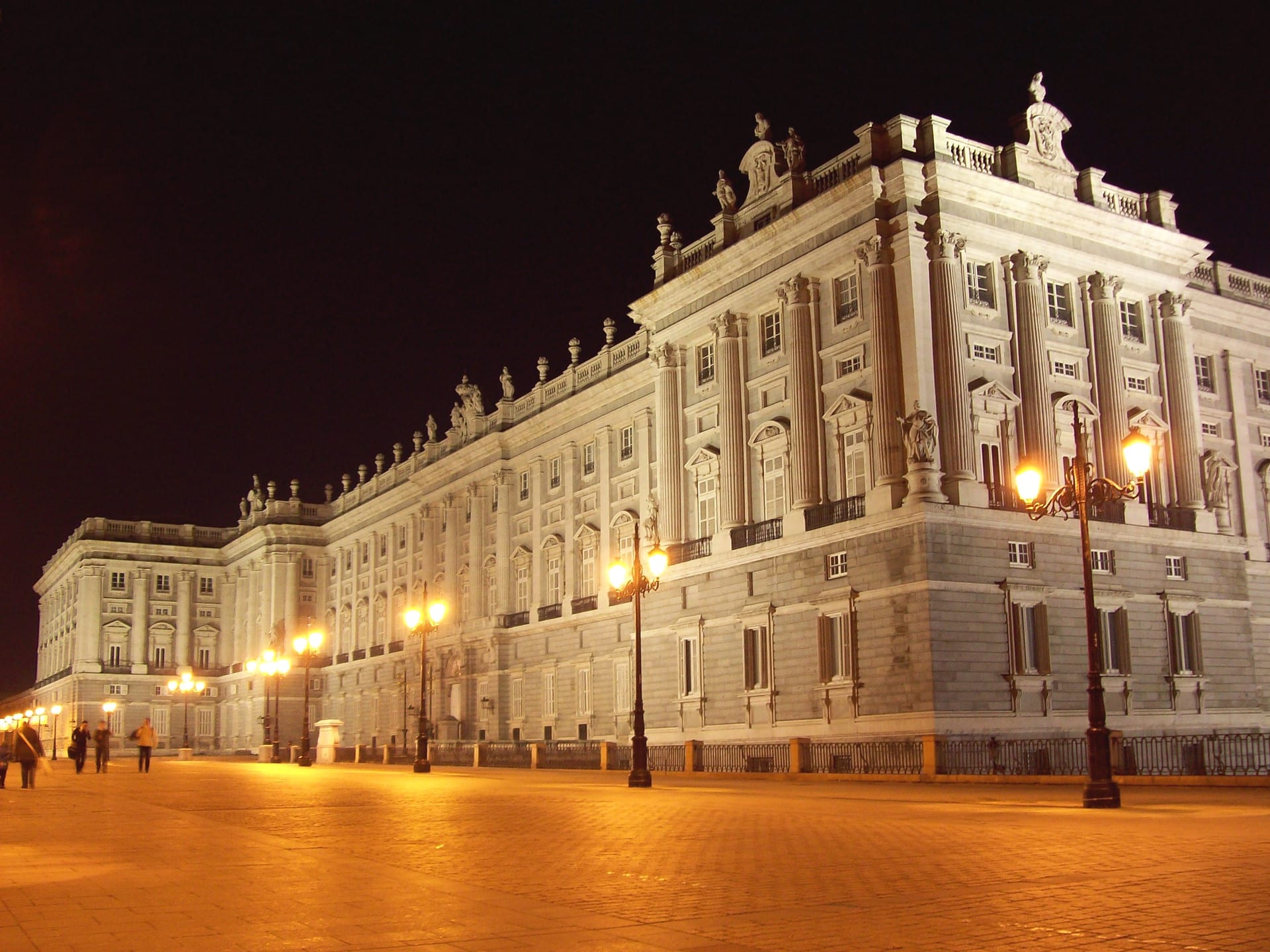 Secretos De Palacio: ¡Lo Que No Te Imaginas De La Realeza Madrileña! 3 El Arte Y La Realeza: Una Relación Histórica