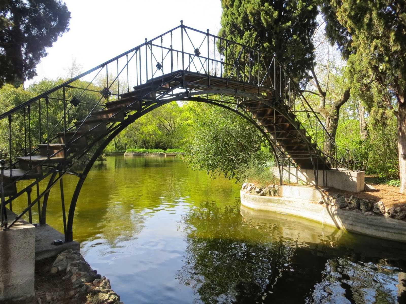 Romance En Madrid: Descubre La Magia Del Parque Del Capricho 3 Educación Y Participación: Fomentando La Conciencia Cívica
