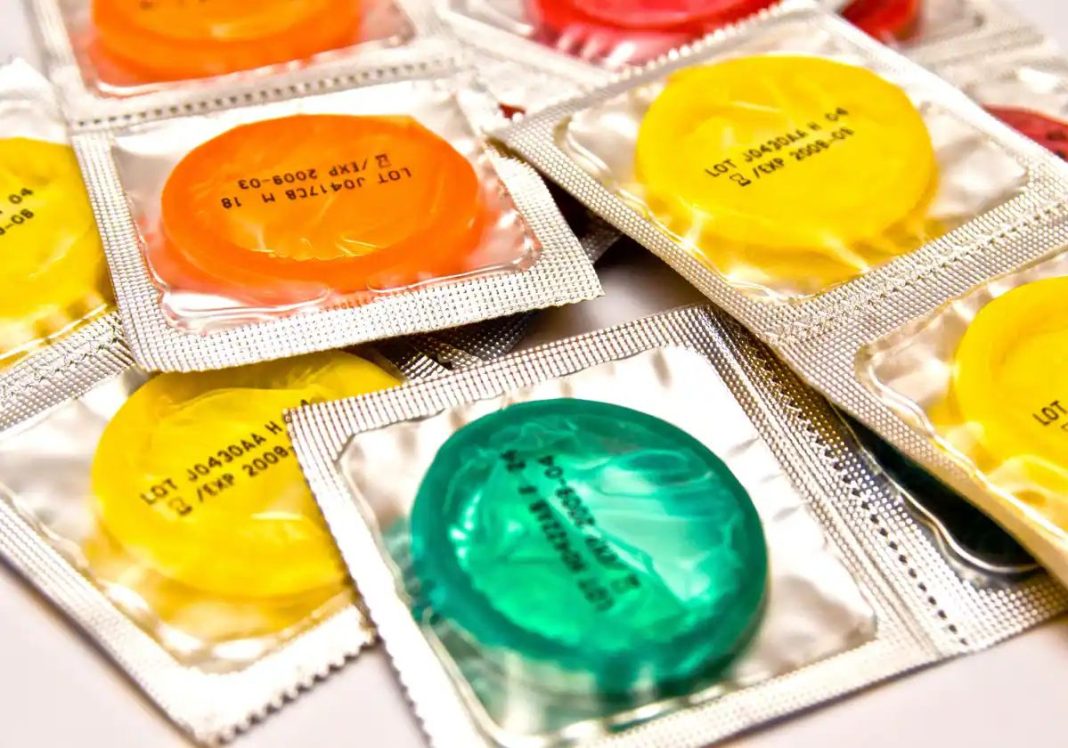 Preservativos gratuitos para jóvenes: una medida preventiva clave