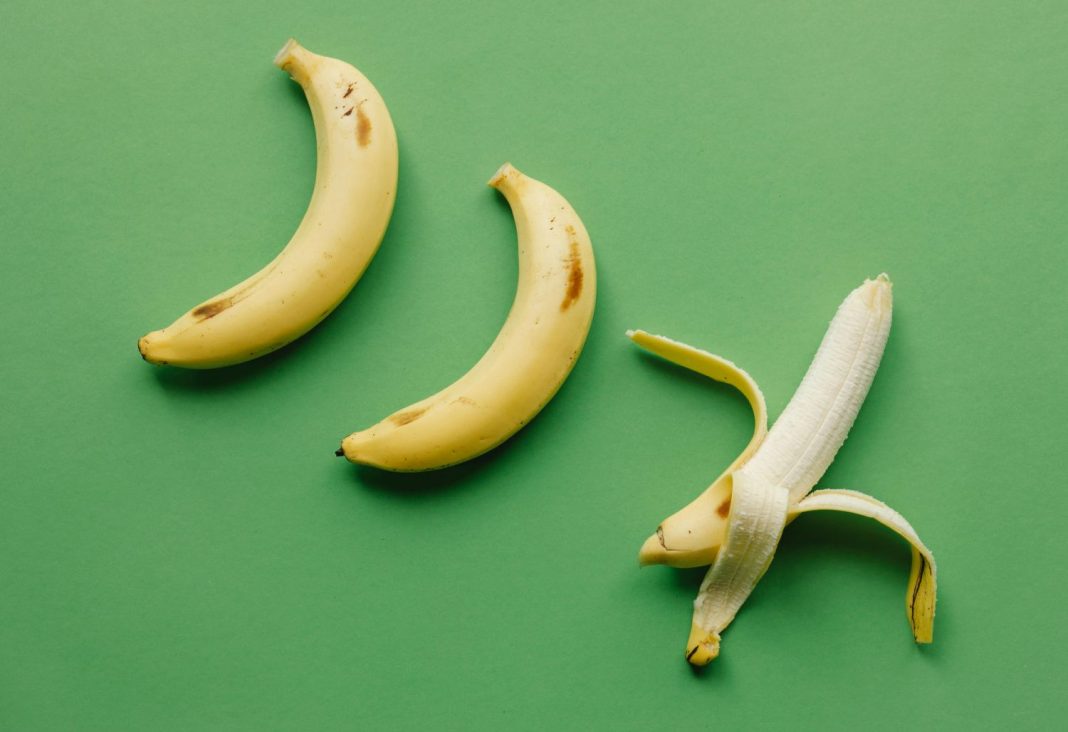 ¿Qué pasa si te comes los hilos de los plátanos?