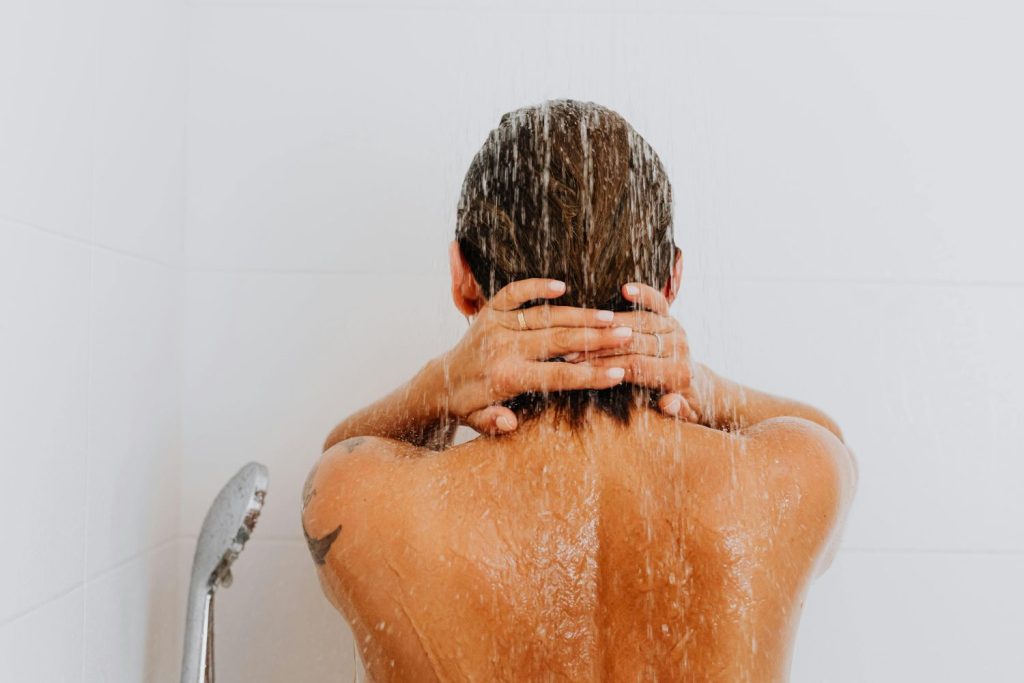 La importancia real de exfoliar el cuerpo