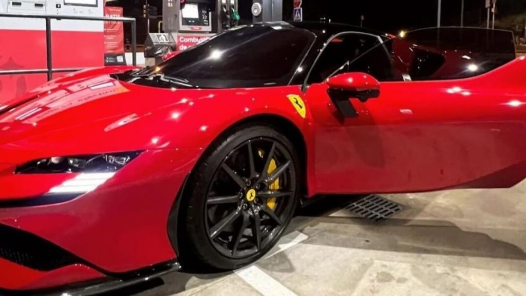 Un Coche De 900.000 Euros En Manos De Depay