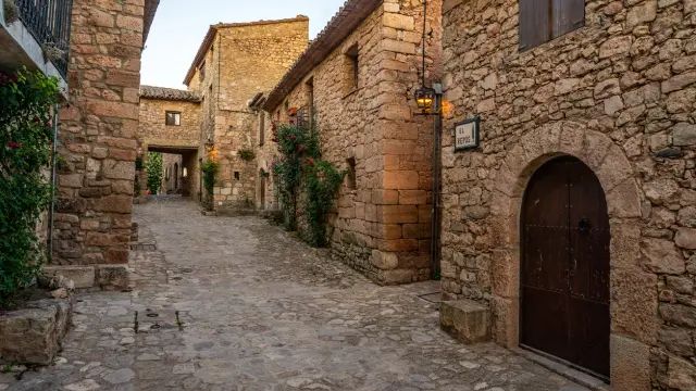 Un Paseo Por Las Calles Empedradas De Siurana