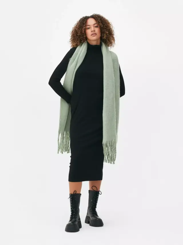 Moda económica: Descubre 5 vestidos imprescindibles de Primark, perfectos para combinar con botas ¡por menos de 35 euros!