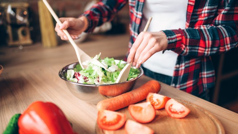 Recomendados por los nutricionistas: estos son los tres alimentos más completos para fortalecer el cuerpo