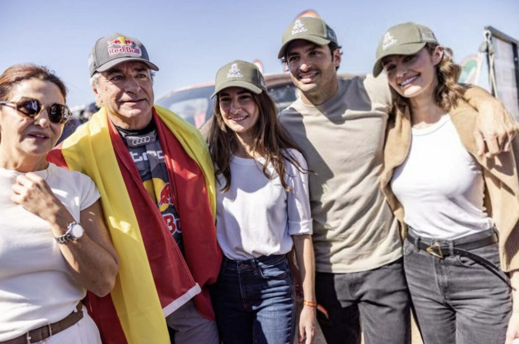 Rebecca Donaldson Y Carlos Sainz En Familia