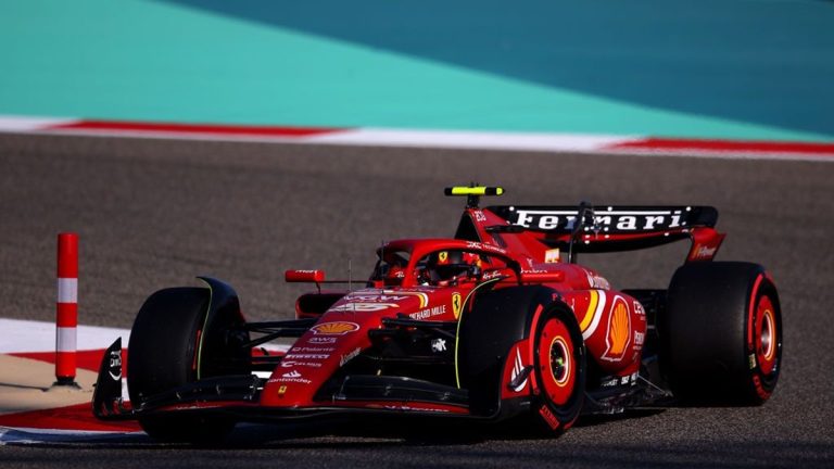 El dolor persigue a Carlos Sainz en Australia