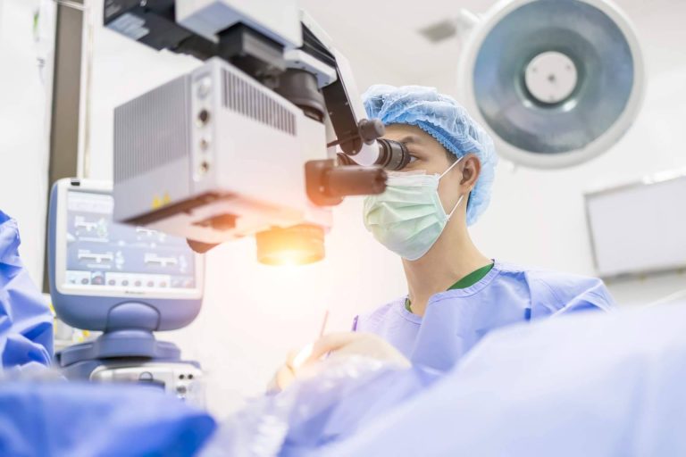 Operación de presbicia. La alternativa para despedirse de las gafas para siempre