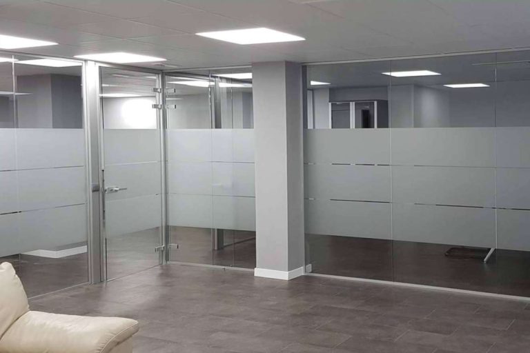 OfficeDeco ofrece mamparas de oficina y tabique móvil