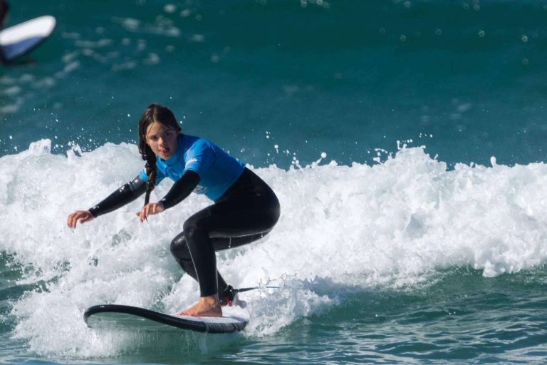 Realizar un viaje de surf en Semana Santa con todo lo necesario de la mano de Flysurf