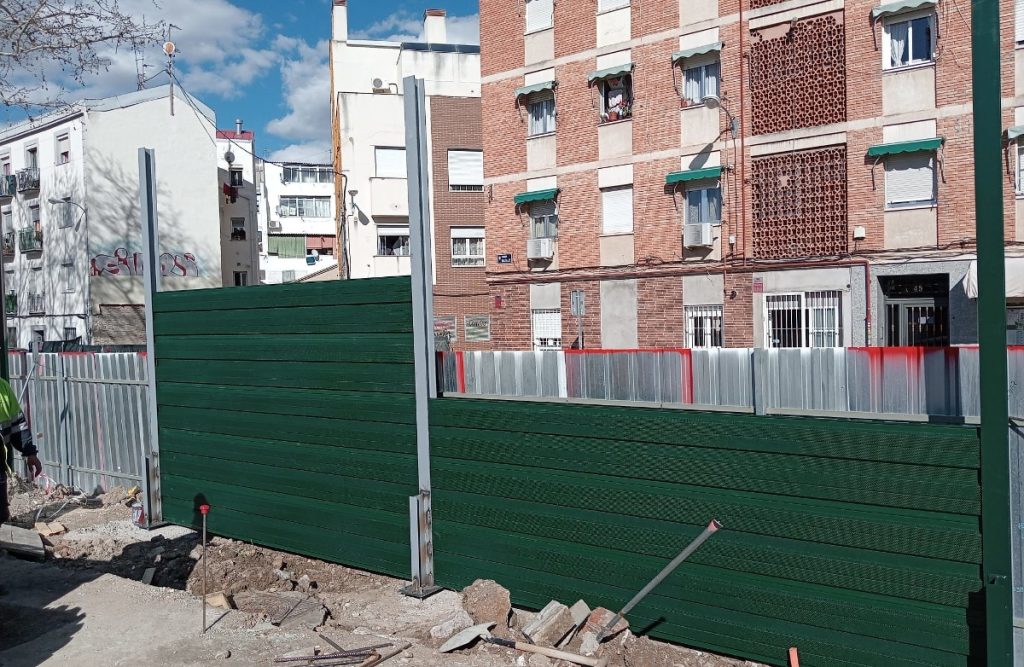 Metro Instala 450 Metros De Pantallas Acústicas Junto Al Colegio Perú Para Reducir El Ruido De Las Obras De L11