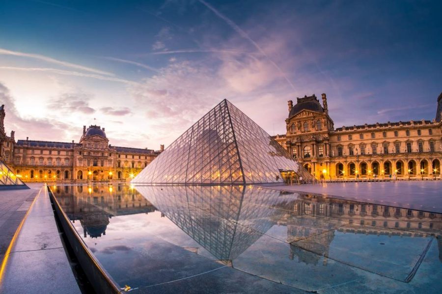 Piramide Del Louvre