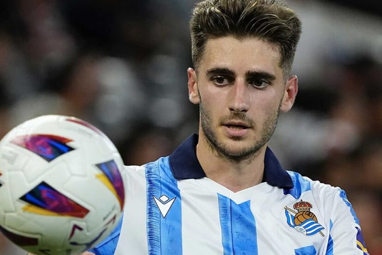 Robert Navarro elige entre Athletic y Real Sociedad