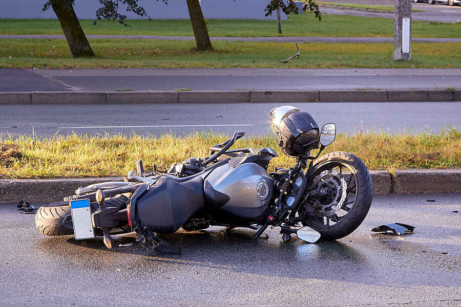 El rostro de la tragedia: hombres y motos envejecidas