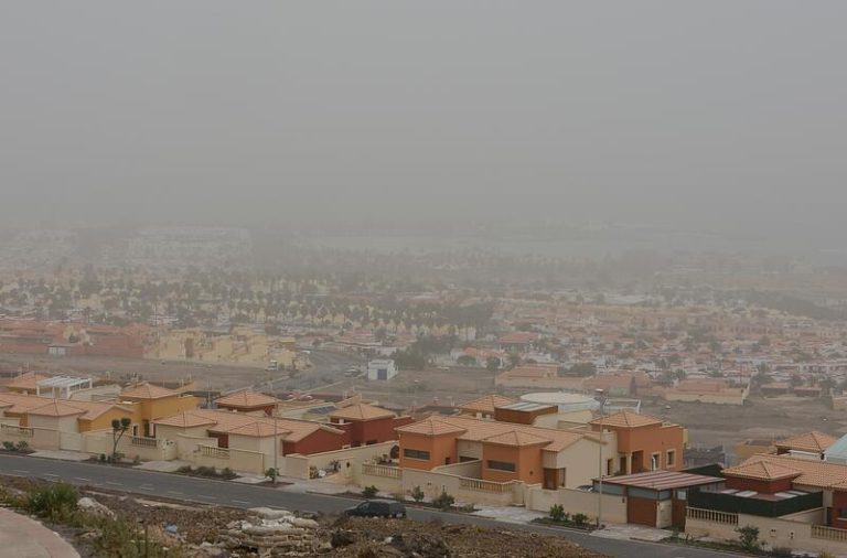 El tiempo: una decena de provincias están en riesgo, pero las temperaturas suben