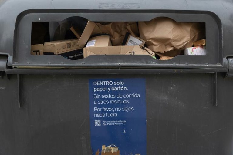 Las plantas de tratamiento y eliminación de residuos urbanos generaron 2.150 millones de euros en 2023