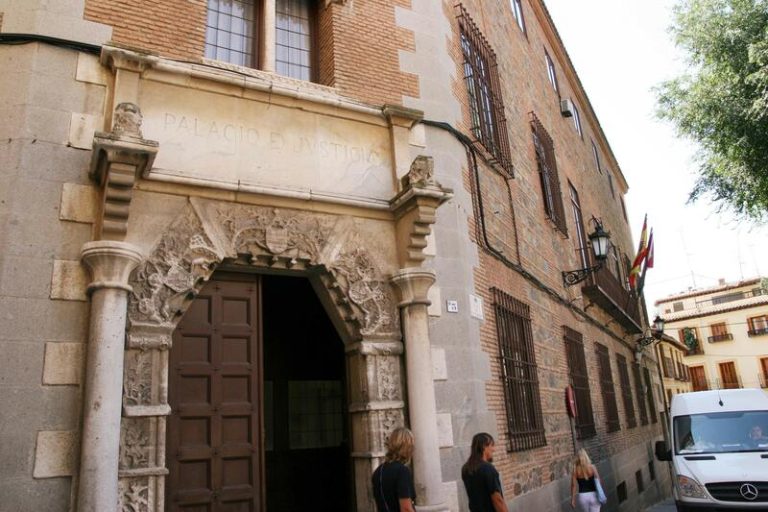 La fiscalía pide cinco años de prisión para el acusado de ofrecer dinero a cambio de sexo