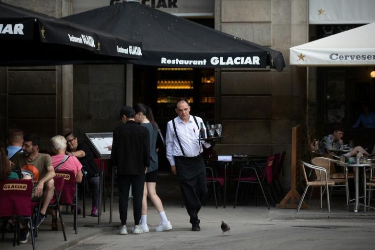Casi la mitad de las empresas recurre al uso de horas ‘extra’ ante los picos de trabajo