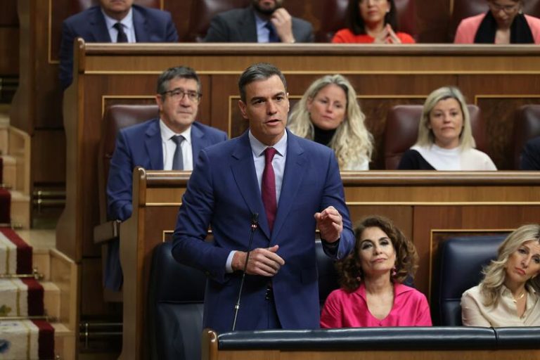 Sánchez presume del voto vasco al bloque de investidura y Feijóo ve al presidente «indisociable» al independentismo