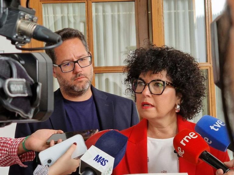 Adelante registra su ley sobre menopausia para «luchar contra discriminación que sufren las mujeres en el climaterio»
