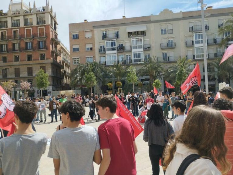Estudiantes de ESO protestan contra ley de ‘libertad educativa’ valenciana