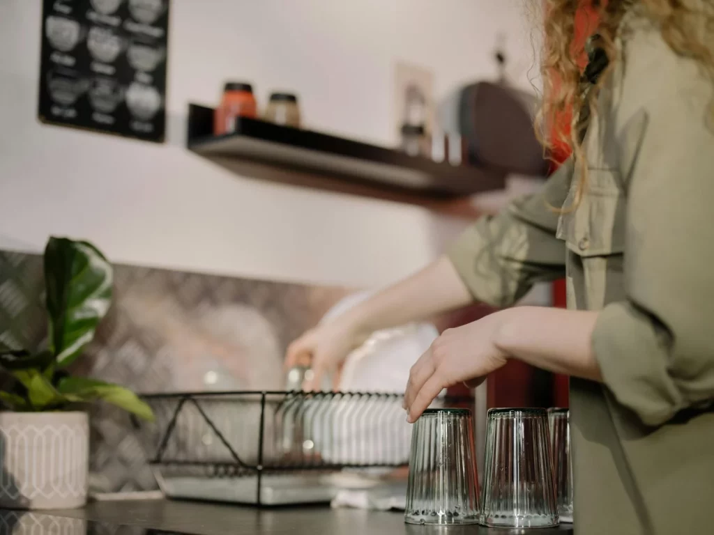 5 Trucos Para Limpiar El Horno, La Campana Y Los Muebles De Cocina De Una Influencer De Tiktok