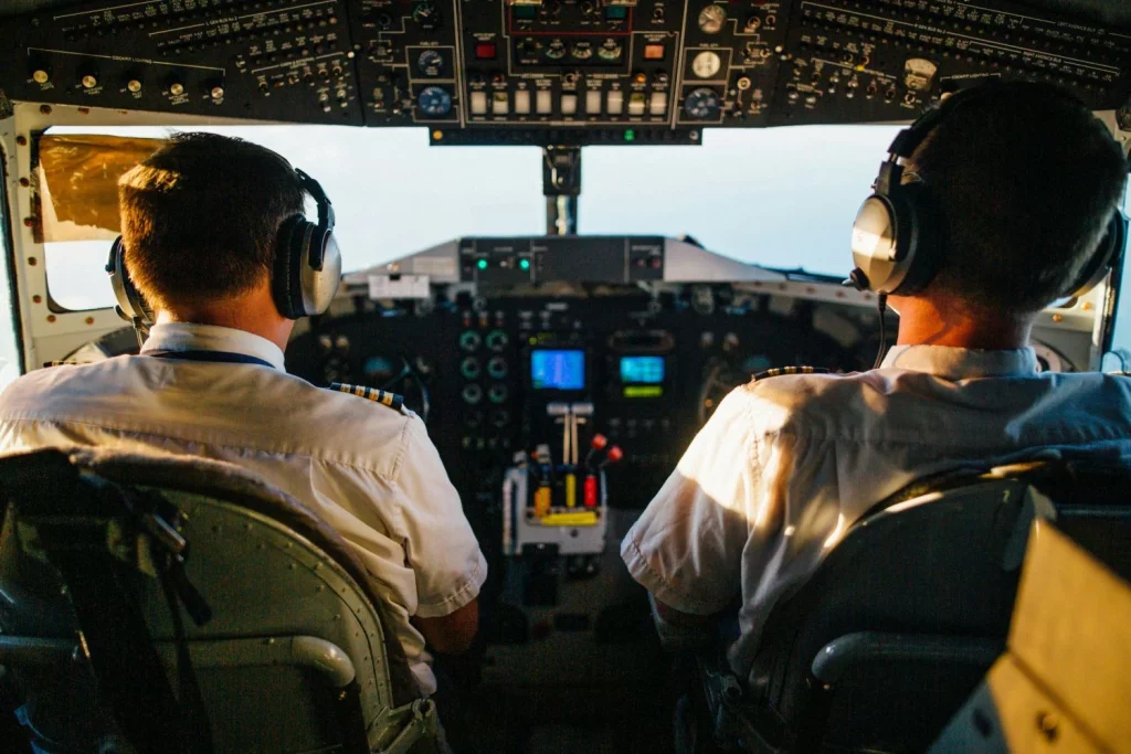 ¿Sabías que los pilotos de avión duermen durante los vuelos? Mira dónde