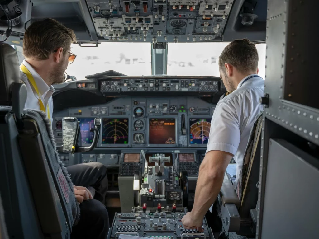 ¿Sabías Que Los Pilotos De Avión Duermen Durante Los Vuelos? Mira Dónde